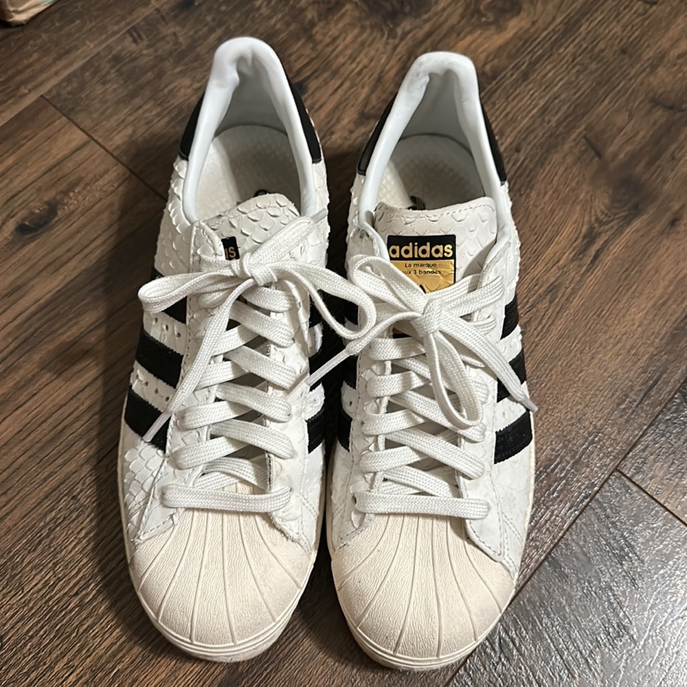 Adidas Superstar '80s Classic Snake-Cut Sneaker, White/Black size 8 - Picture 2 of 8